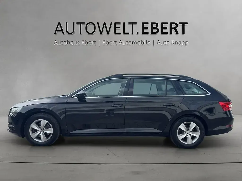 Używany Skoda Superb 150 KM (110 kW) 2022 Czarny Kombi