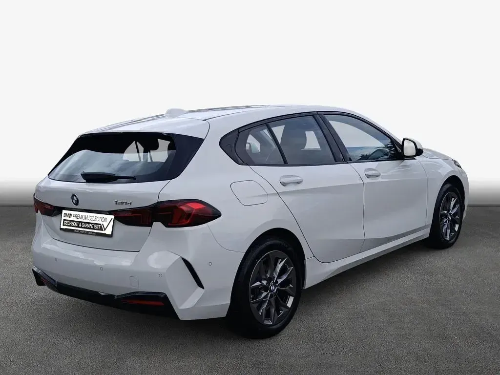 Gebraucht BMW 120 Sport Line 163 PS (119 kW) 2025 Alpinweiss iii Kleinwagen