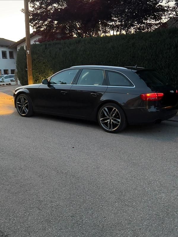 Gebraucht Audi A4 160 PS (117 kW) 2011 Grau Kombi