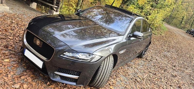 Grau Gebraucht 2016 Jaguar XF R-Sport Limousine | 21.900 € (Fairer Preis) - Bild 1/4