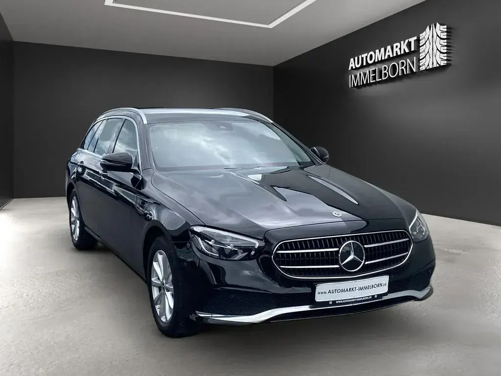 Gebraucht Mercedes E300 Avantgarde 272 PS (200 kW) 2022 Schwarz Kombi