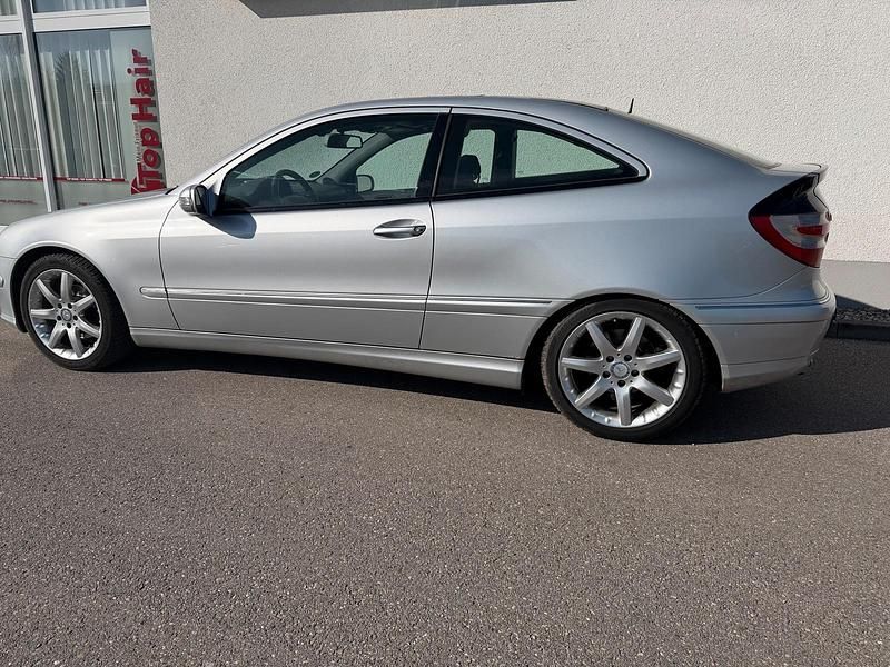 Gebraucht Mercedes C200 163 PS (119 kW) 2008 Grün Coupé