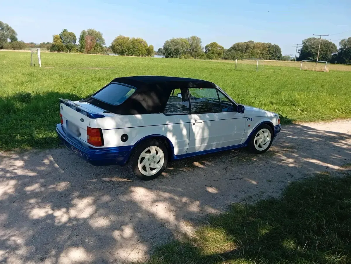 Gebraucht Ford Escort Cabriolet 105 PS (77 kW) 1988 Cabrio