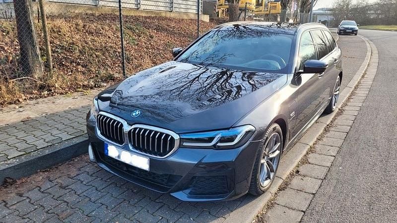 Gebraucht BMW 530e Shadowline 292 PS (214 kW) 2022 Schwarz Kombi