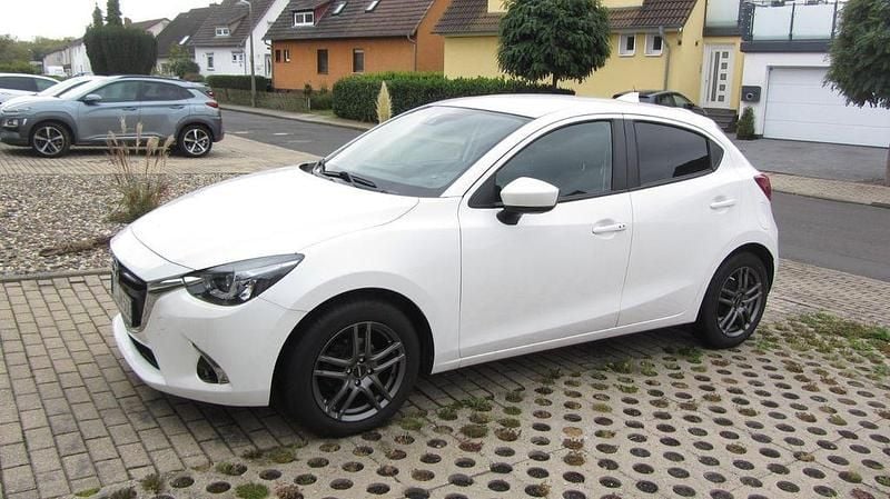 Weiß Gebraucht 2018 Mazda 2 Exclusive Limousine | 14.990 € (Etwas zu teuer) - Bild 1/4