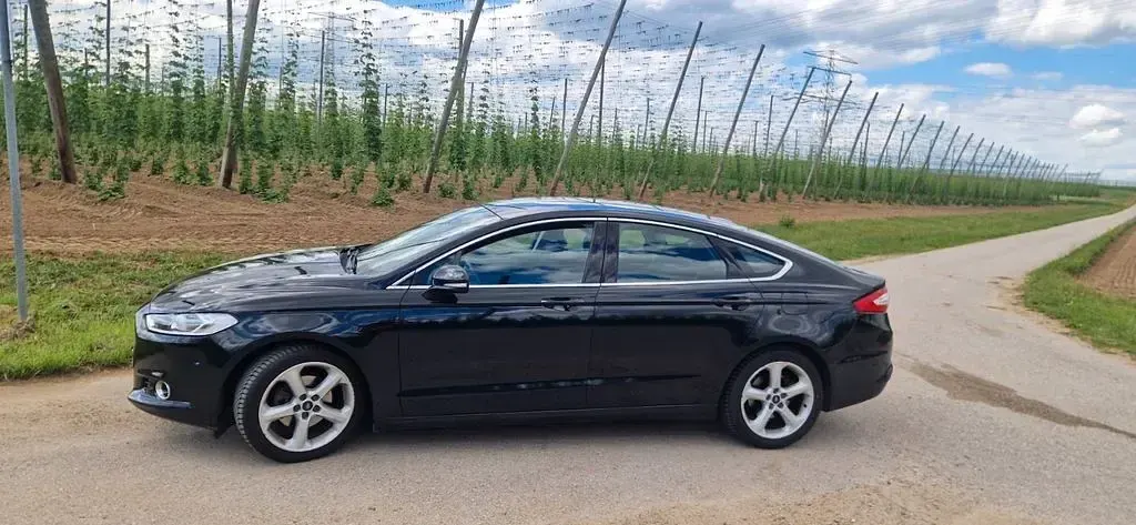 Gebraucht Ford Mondeo Titanium 160 PS (117 kW) 2015 Schwarz Limousine