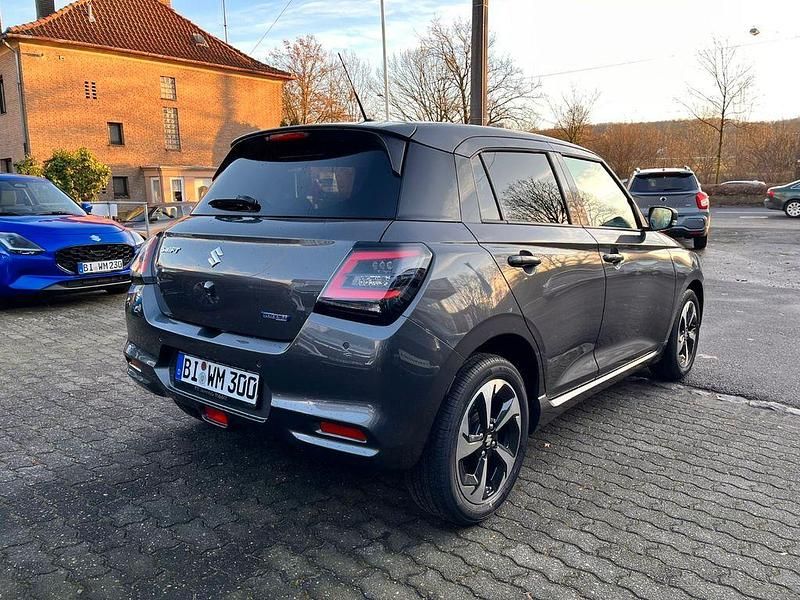 Neu Suzuki Swift Comfort+ 83 PS (61 kW) 2025 Grau Limousine