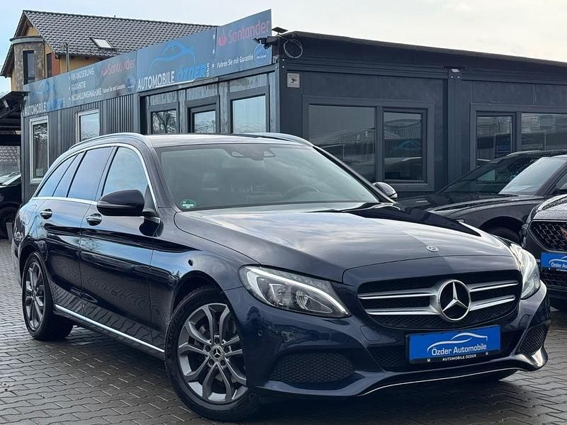 Blau Gebraucht 2017 Mercedes C220 Limousine | 21.490 € (Fairer Preis) - Bild 1/4