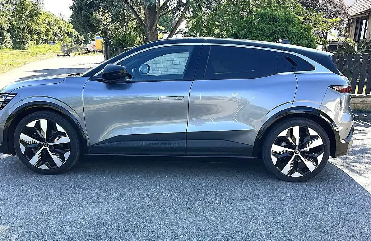 Gebraucht Renault Megane E-Tech Techno 160 kW (218 PS) 2022 Grau Limousine