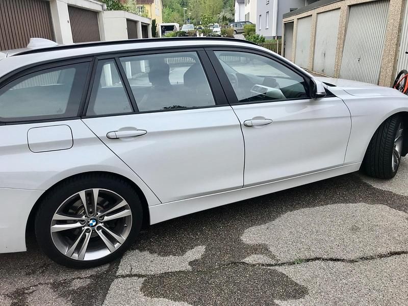 Gebraucht BMW 320 190 PS (139 kW) 2018 Weiß Kombi
