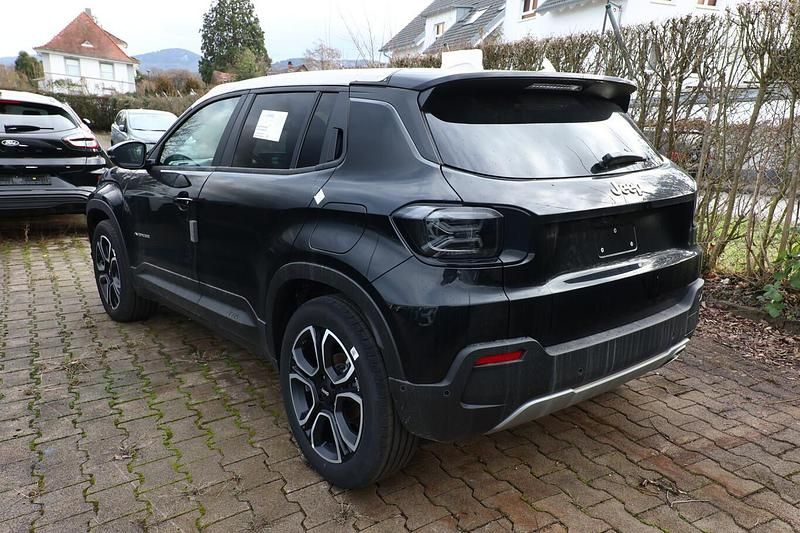 Neu Jeep Avenger Summit 110 PS (80 kW) 2025 Volcano black SUV