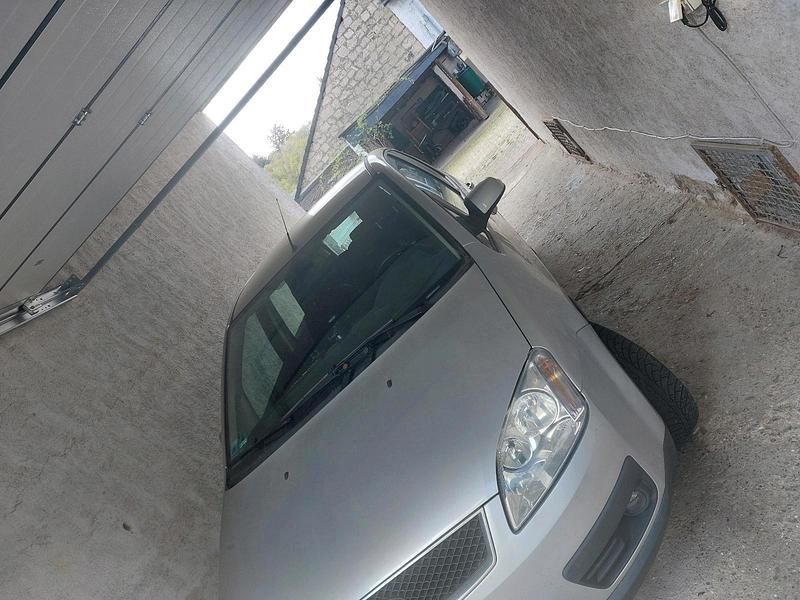Gebraucht Ford C-MAX 125 PS (91 kW) 2005 Silber Van / Kleinbus