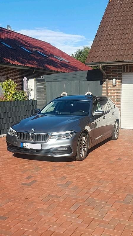 Grau Gebraucht 2017 BMW 530 Sport Line Kombi | 20.900 € (Superpreis) - Bild 1/4