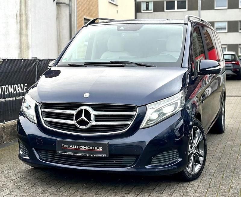 Blau Gebraucht 2015 Mercedes V250 Edition Van / Kleinbus | 29.450 € (Superpreis) - Bild 1/4