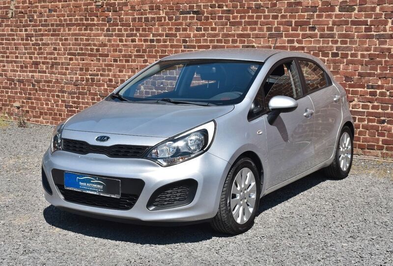 Silber Gebraucht 2012 Kia Rio Limousine | 5.990 € (Fairer Preis) - Bild 1/4