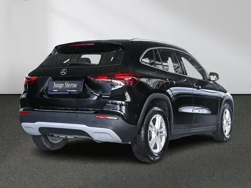 Gebraucht Mercedes GLA200 163 PS (119 kW) 2024 Unilack nachtschwarz SUV