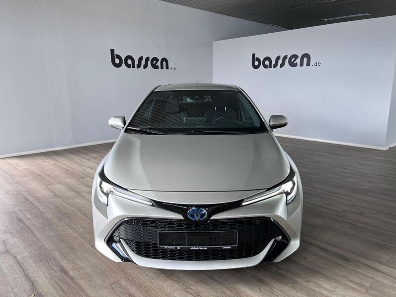 Cosmicsilber metallic Gebraucht 2019 Toyota Corolla Club Limousine | 19.450 € (Guter Preis) - Bild 1/4