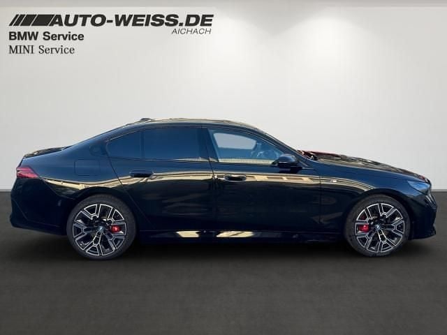 Gebraucht BMW i5 M Sport 250 kW (340 PS) 2023 Black sapphire metallic (schwarz) Limousine
