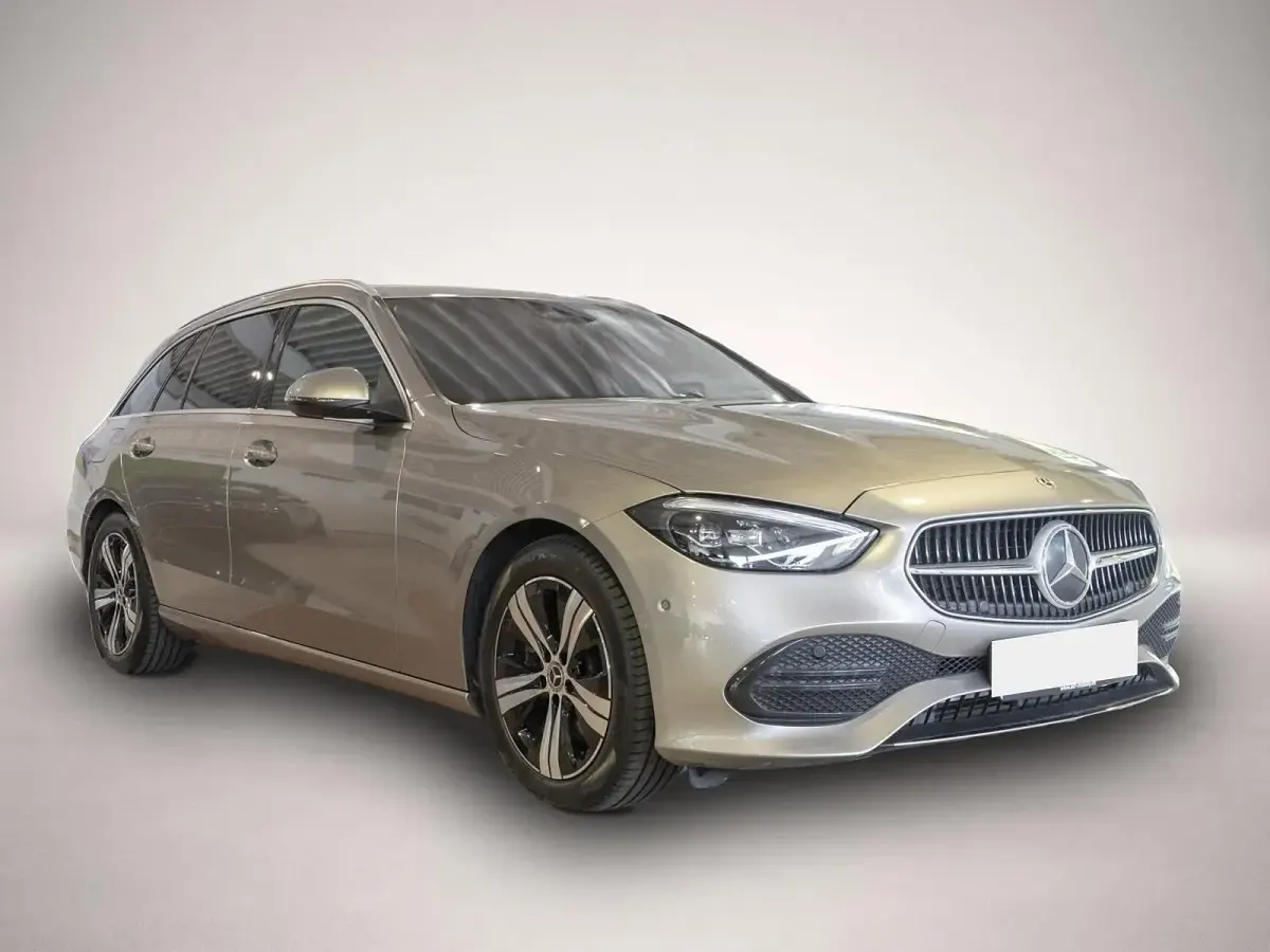 Gebraucht Mercedes C200 163 PS (119 kW) 2023 Manufacturer