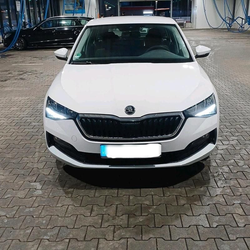 Gebraucht Skoda Scala Cool Plus 95 PS (69 kW) 2021 Weiß Kleinwagen