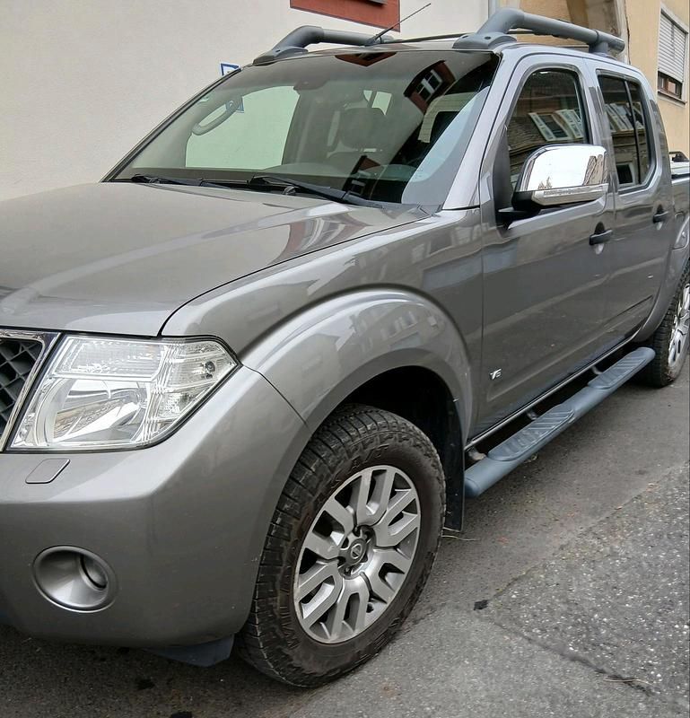 Grau Gebraucht 2016 Nissan Navara Abholung | 17.400 € - Bild 1/4