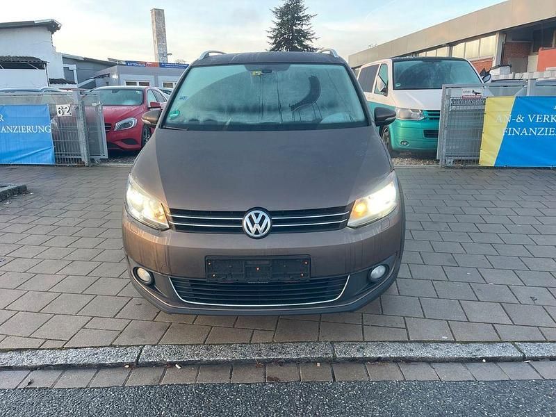 Braun Gebraucht 2013 VW Touran Cross Van / Kleinbus | 9.999 € (Etwas zu teuer) - Bild 1/4