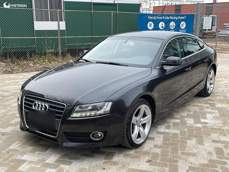 Grau Gebraucht 2010 Audi A5 Comfort Limousine | 6.500 € (Superpreis) - Bild 1/4