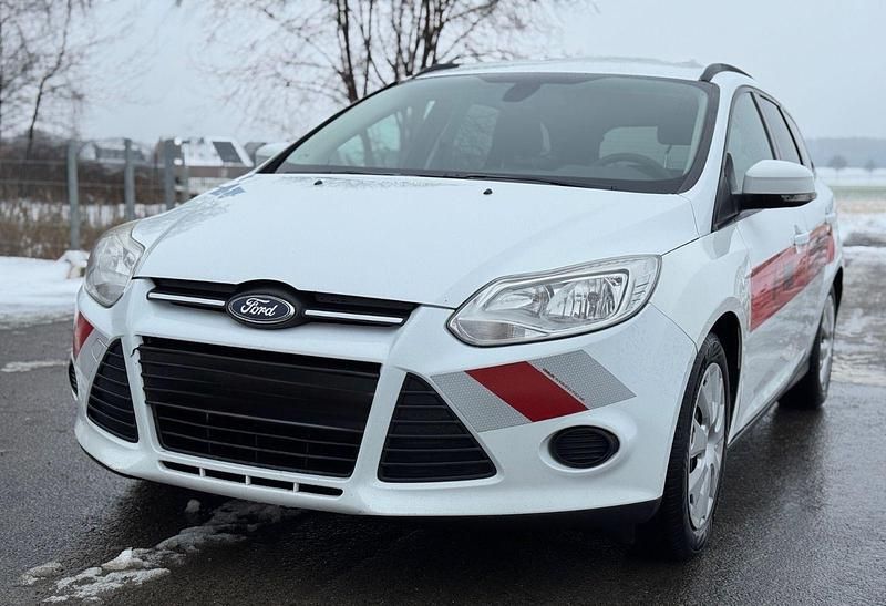 Gebraucht Ford Focus Trend 116 PS (85 kW) 2014 Weiß Limousine