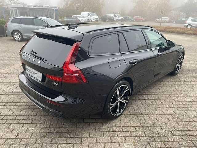 Gebraucht Volvo V60 145 PS (106 kW) 2025 Kombi