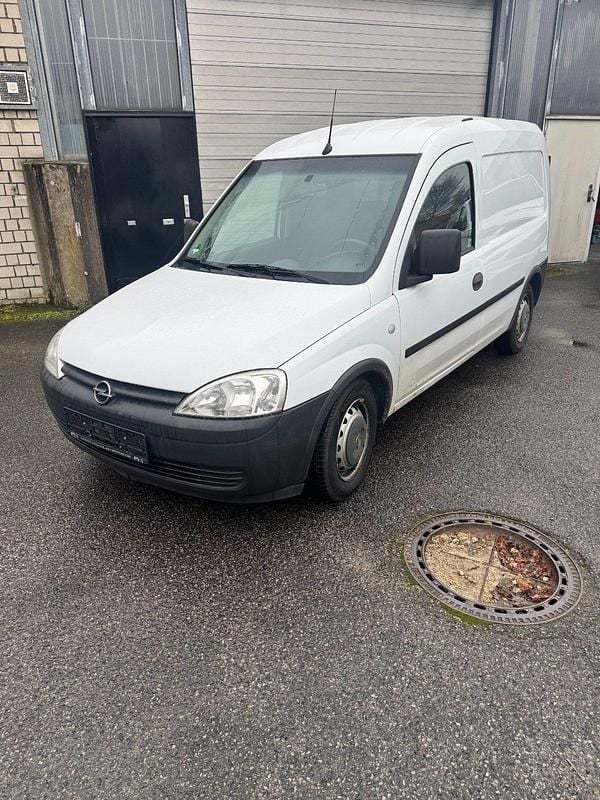 Gebraucht Opel Combo 90 PS (66 kW) 2011 Weiß Limousine