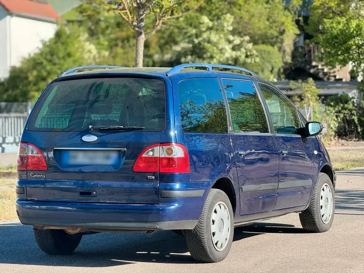 Second-hand Ford Galaxy 116 CP (85 kW) 2004 Albastru Monovolum