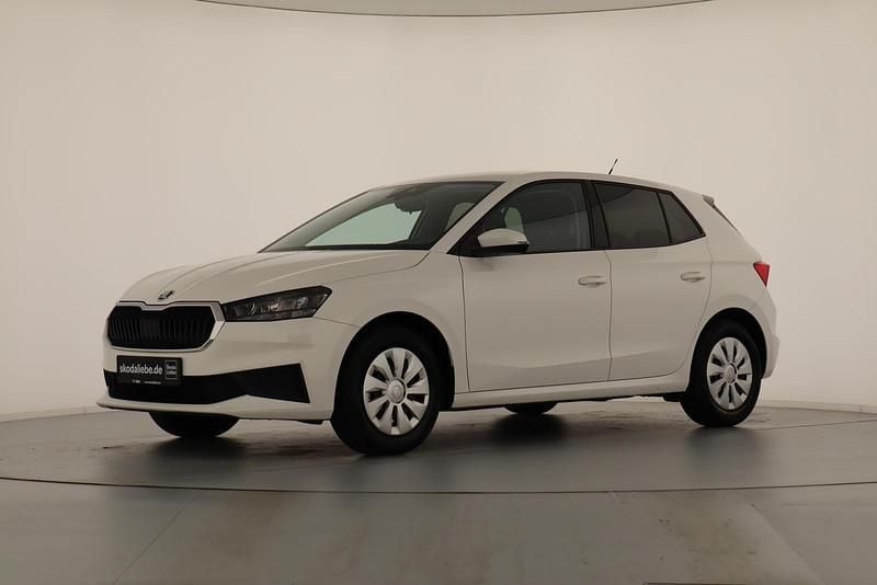 Weiß Gebraucht 2023 Skoda Fabia Active Kleinwagen | 13.889 € (Guter Preis) - Bild 1/4