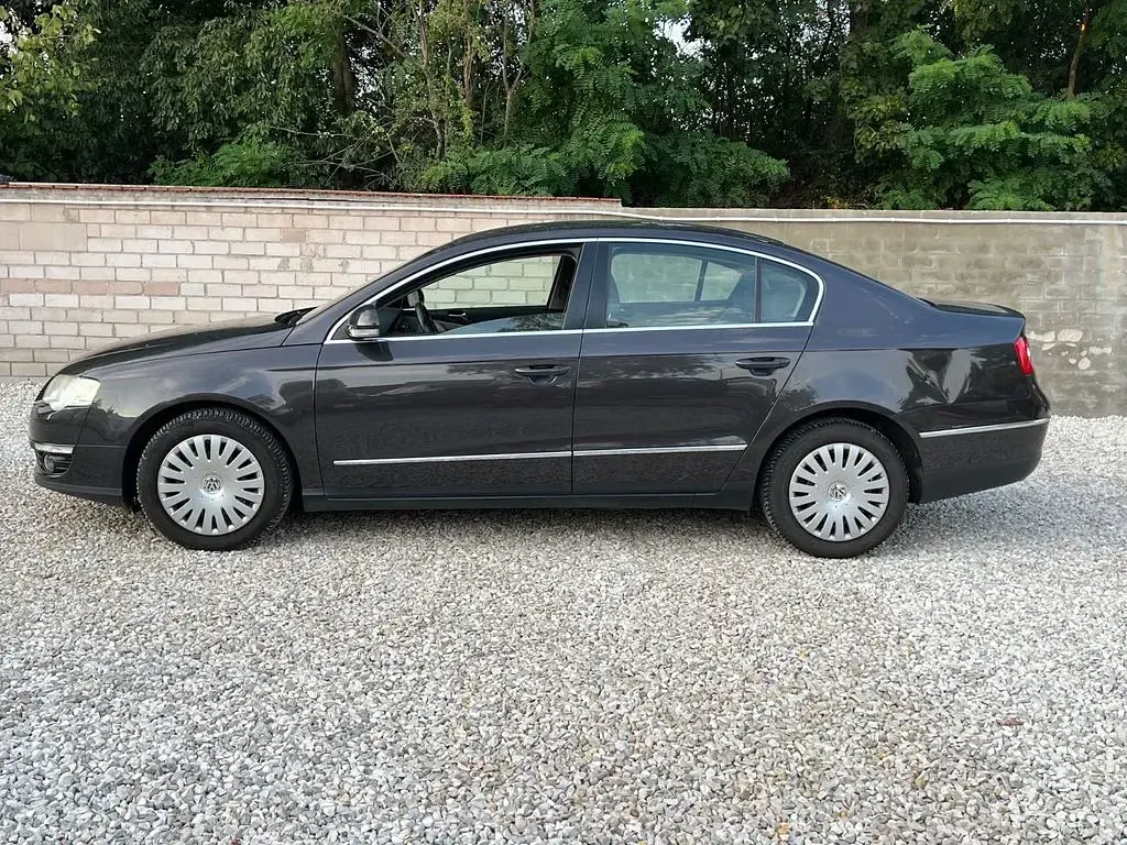Gebraucht VW Passat Comfortline 140 PS (102 kW) 2008 Grau Limousine