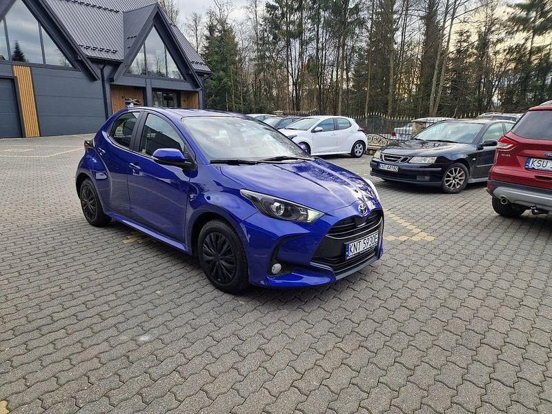 Blau Gebraucht 2023 Toyota Yaris Comfort Limousine | 13.600 € (Superpreis) - Bild 1/4