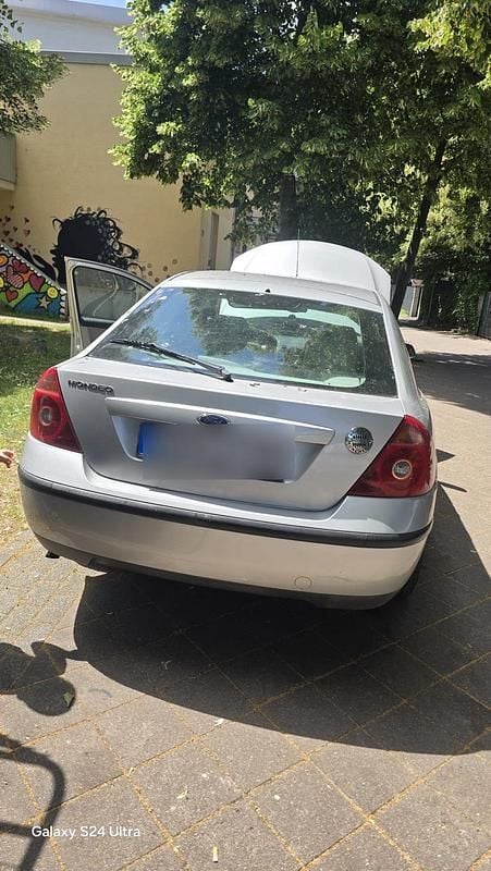 Grau Gebraucht 2001 Ford Mondeo Ghia Limousine | 1.400 € (Fairer Preis) - Bild 1/4