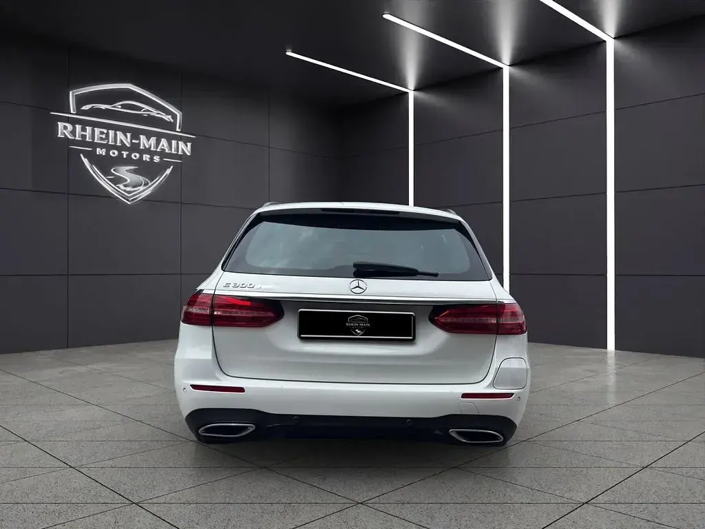 Gebraucht Mercedes E300 AMG line 320 PS (235 kW) 2022 Weiß Limousine