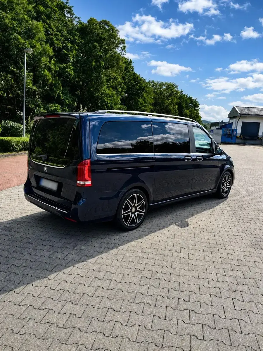 Gebraucht Mercedes 250 Exclusive 233 PS (171 kW) 2017 Blau Van / Kleinbus