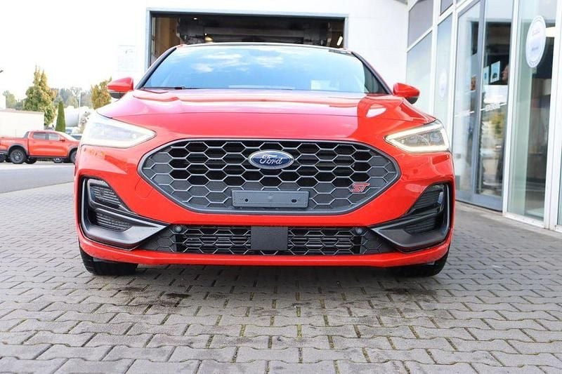 Neu Ford Focus ST 280 PS (205 kW) 2026 Racered Limousine