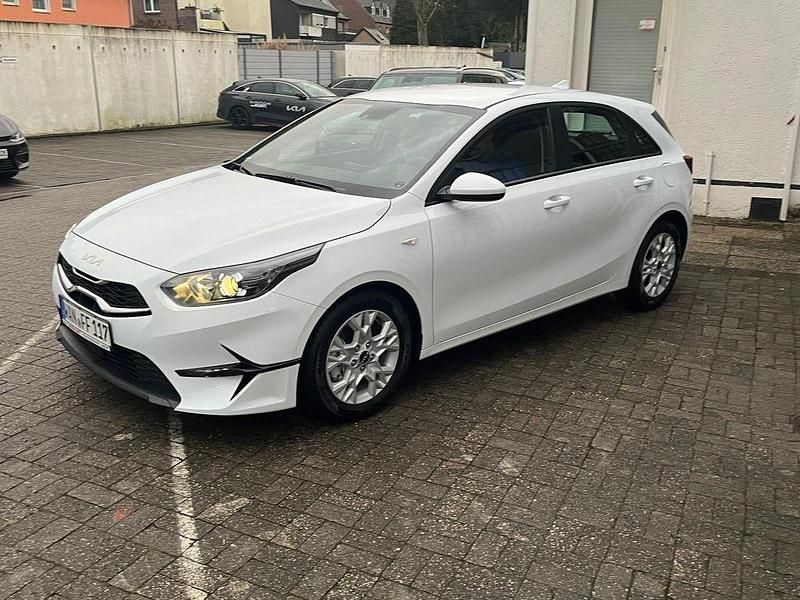 Schwarz Gebraucht 2023 Kia Ceed Vision Limousine | 17.000 € (Fairer Preis) - Bild 1/2