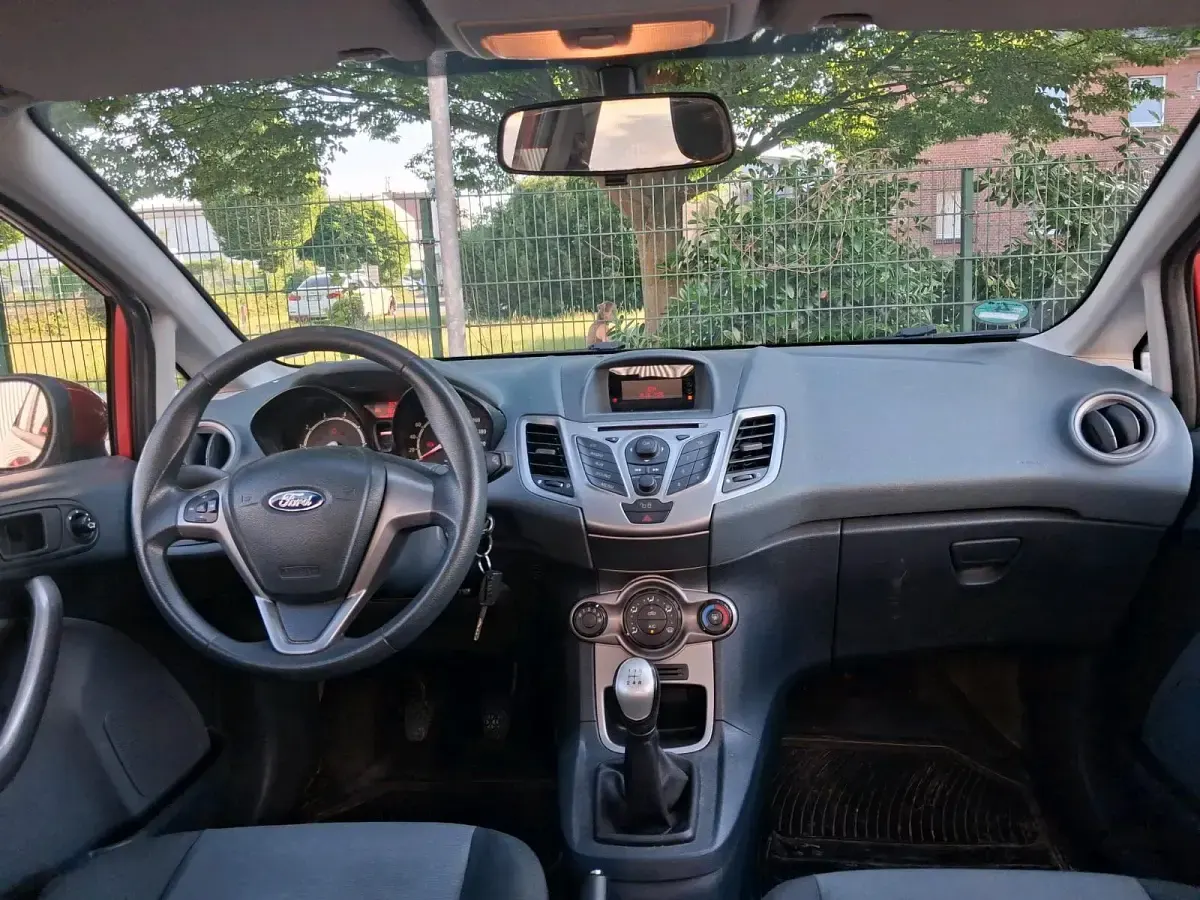 Gebraucht Ford Fiesta 81 PS (59 kW) 2010 Braun Kleinwagen
