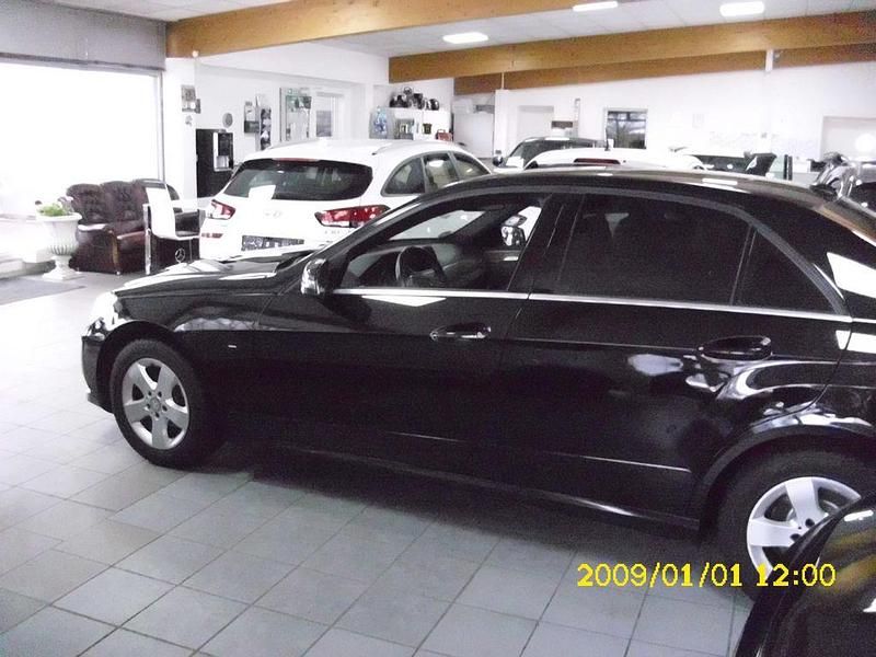 Gebraucht Mercedes E200 184 PS (135 kW) 2011 Schwarz Limousine