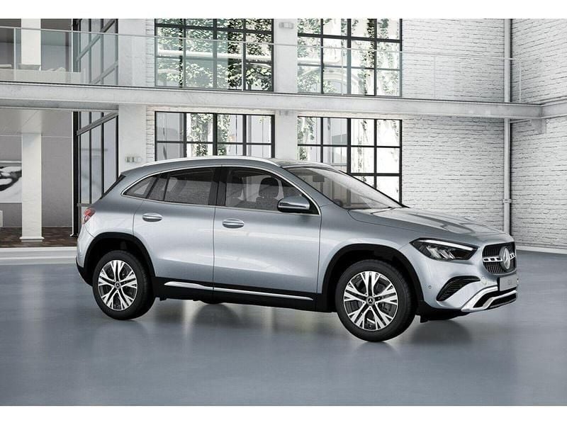 Gebraucht Mercedes GLA180 Progressive 136 PS (100 kW) 2024 Silber SUV