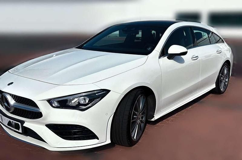 Weiß Gebraucht 2020 Mercedes CLA250 Shooting Brake AMG line Kombi | 27.990 € (Fairer Preis) - Bild 1/4