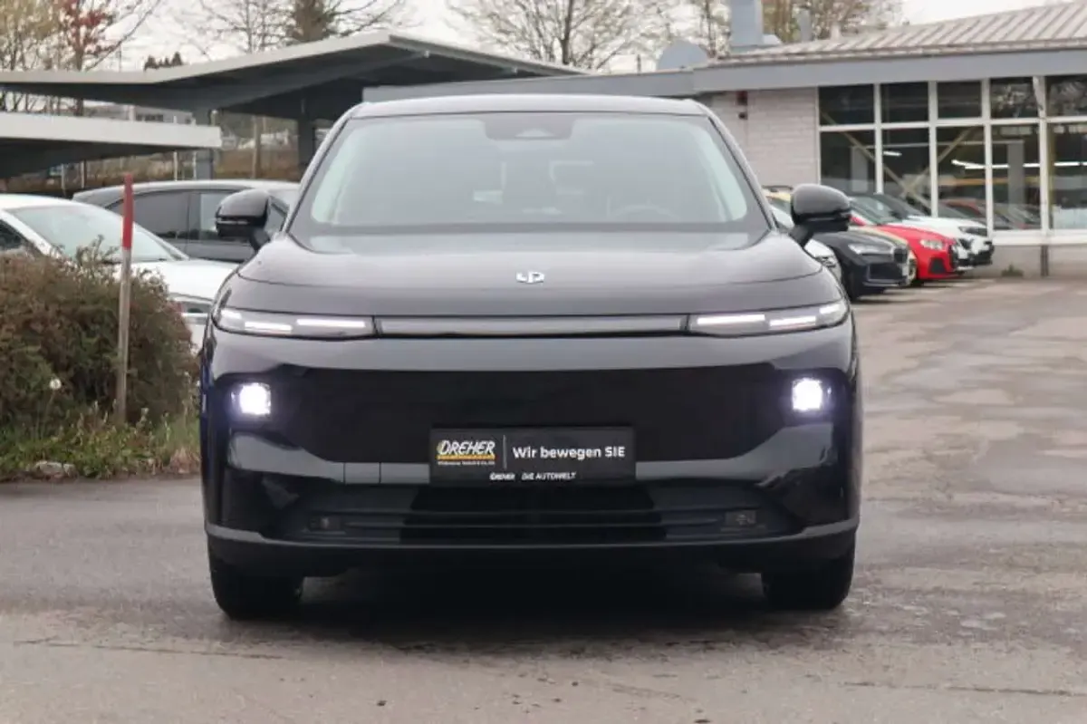 Neu Leapmotor B10 160 kW (218 PS) 2026 Metallic black SUV
