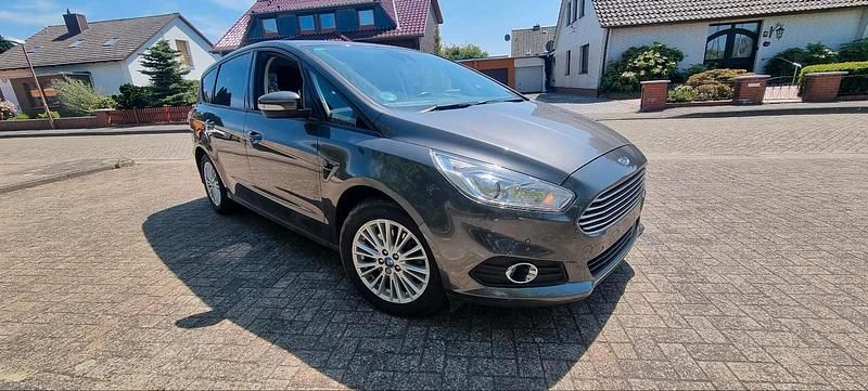 Grau Gebraucht 2015 Ford S-MAX S Van / Kleinbus | 11.000 € (Superpreis) - Bild 1/4