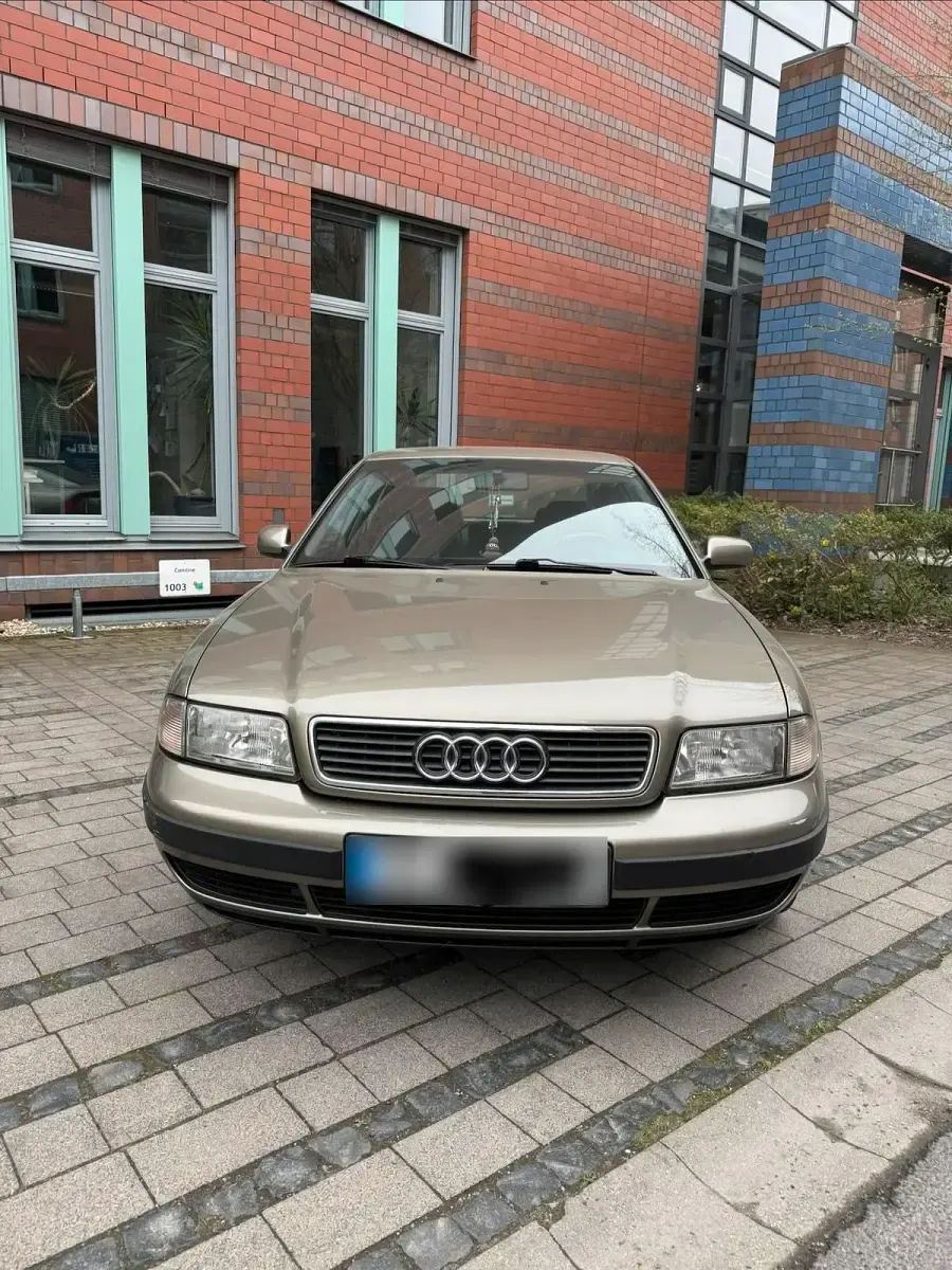 Gebraucht Audi A4 Basis 125 PS (91 kW) 1998 Gold Limousine