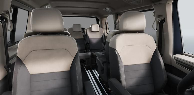 Gebraucht VW Multivan Style 150 PS (110 kW) 2025 Starlight blue metallic Van / Kleinbus