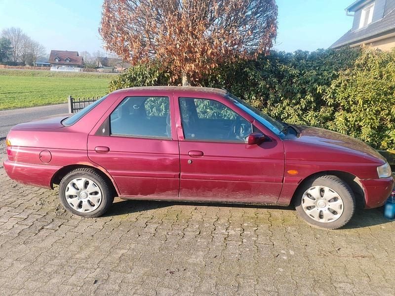 Gebraucht Ford Escort Ghia 75 PS (55 kW) 1996 Rot Limousine