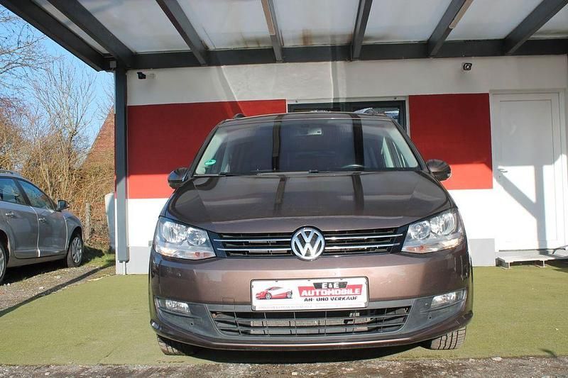 Gebraucht VW Sharan Trendline 140 PS (102 kW) 2011 Braun Van / Kleinbus