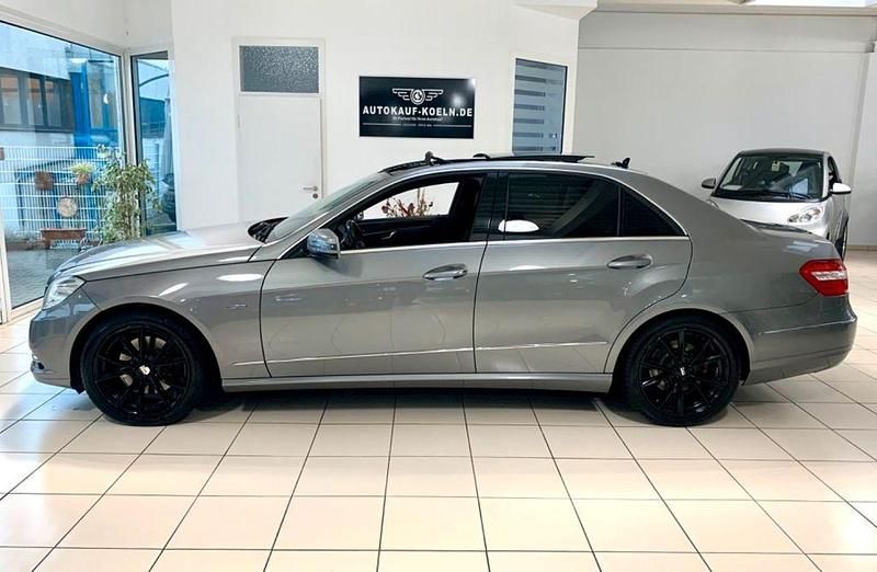 Silber Gebraucht 2012 Mercedes E350 Avantgarde Limousine | 10.990 € (Guter Preis) - Bild 1/4